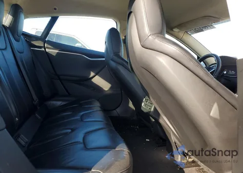 2014 Tesla Model S z USA, uszkodzony, nr VIN 5YJSA1S14EFP66226